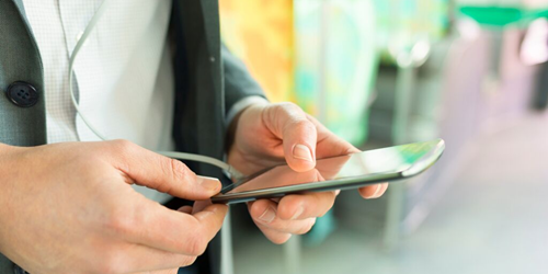 Hand holding a mobile phone.