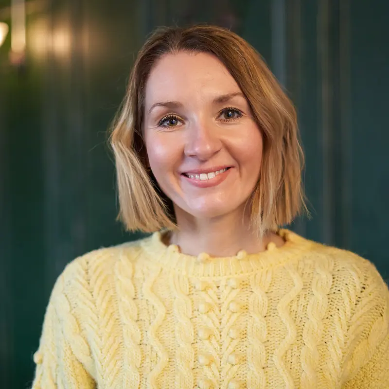 Headshot of Rachel Wright.